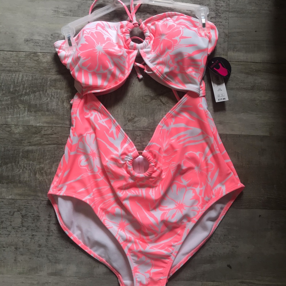 Women’s One Piece Swim Suit Size Large